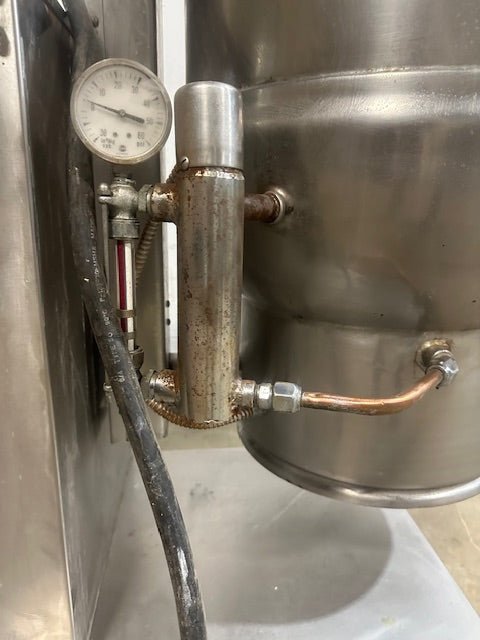 "GROEN DEE/4 - 20" ELECTRIC 20 gallons MANUAL TILT STEAM KETTLE ON STAND,208V 3PH - Second Life - Equipment - collection_name