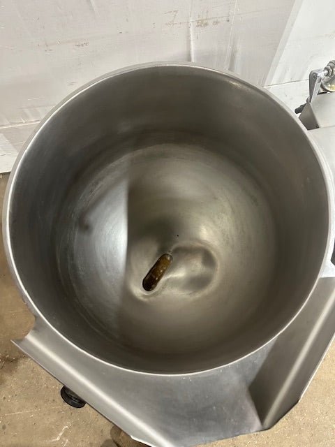 "GROEN DEE/4 - 20" ELECTRIC 20 gallons MANUAL TILT STEAM KETTLE ON STAND,208V 3PH - Second Life - Equipment - collection_name