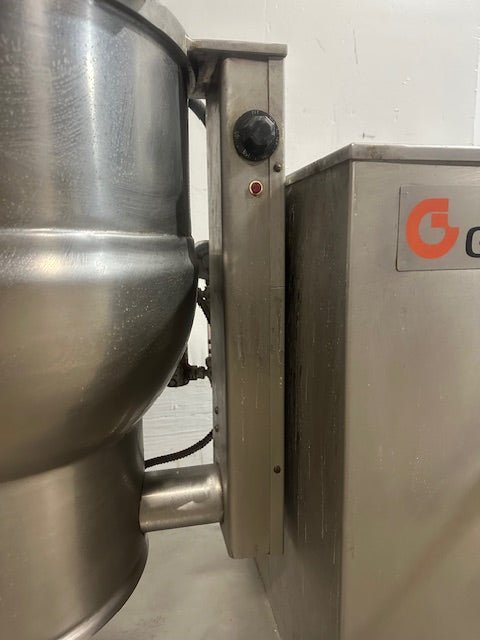 "GROEN DEE/4 - 20" ELECTRIC 20 gallons MANUAL TILT STEAM KETTLE ON STAND,208V 3PH - Second Life - Equipment - collection_name