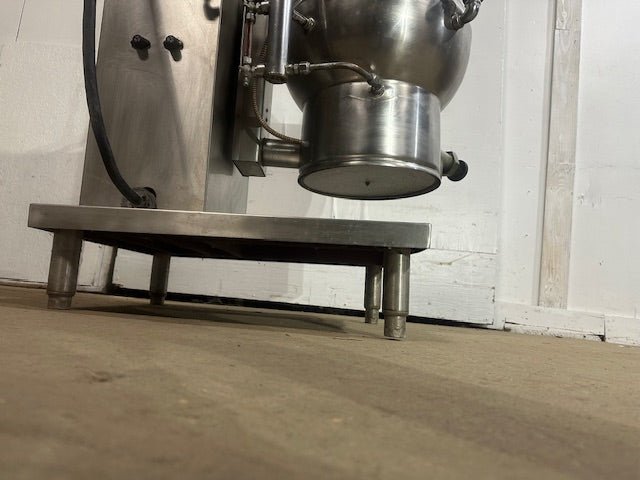 "GROEN DEE/4 - 20" ELECTRIC 20 gallons MANUAL TILT STEAM KETTLE ON STAND,208V 3PH - Second Life - Equipment - collection_name