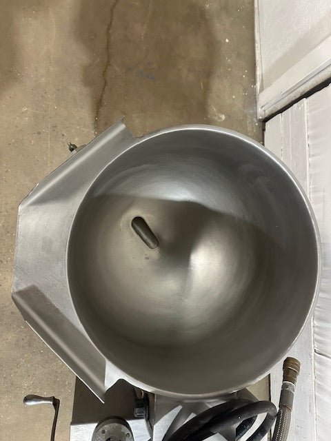 "GROEN DEE/4 - 20" ELECTRIC 20 gallons MANUAL TILT STEAM KETTLE ON STAND,208V 3PH - Second Life - Equipment - collection_name