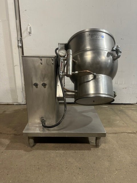"GROEN DEE/4 - 20" ELECTRIC 20 gallons MANUAL TILT STEAM KETTLE ON STAND,208V 3PH - Second Life - Equipment - collection_name