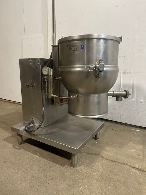 "GROEN DEE/4 - 20" ELECTRIC 20 gallons MANUAL TILT STEAM KETTLE ON STAND,208V 3PH - Second Life - Equipment - collection_name