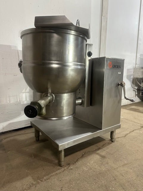 "GROEN DEE/4 - 20" ELECTRIC 20 gallons MANUAL TILT STEAM KETTLE ON STAND,208V 3PH - Second Life - Equipment - collection_name