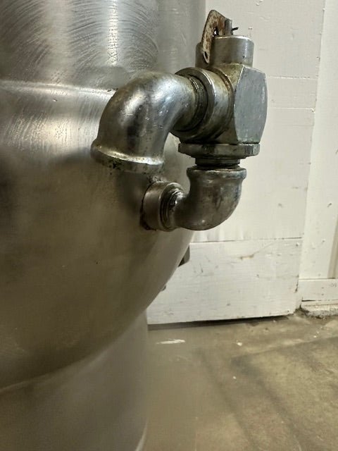 "GROEN DEE/4 - 20" ELECTRIC 20 gallons MANUAL TILT STEAM KETTLE ON STAND,208V 3PH - Second Life - Equipment - collection_name