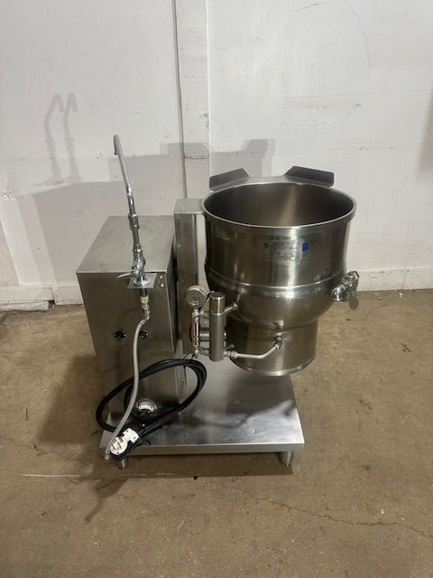 "GROEN DEE/4 - 20"&nbsp; ELECTRIC 20 gallons MANUAL TILT STEAM KETTLE ON STAND,208V 3PH - Second Life - Equipment - collection_name