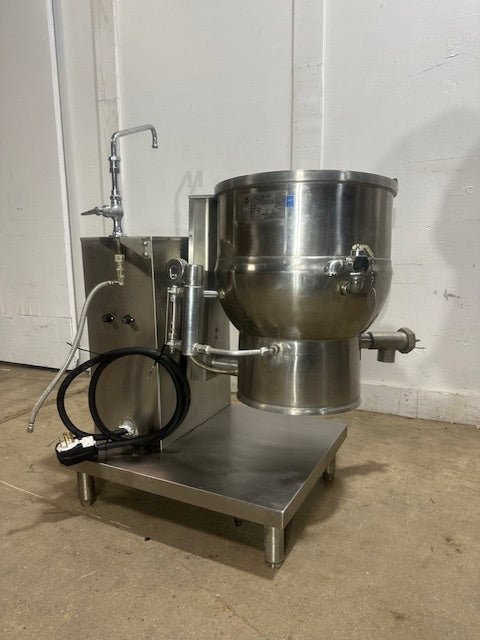 "GROEN DEE/4 - 20"&nbsp; ELECTRIC 20 gallons MANUAL TILT STEAM KETTLE ON STAND,208V 3PH - Second Life - Equipment - collection_name