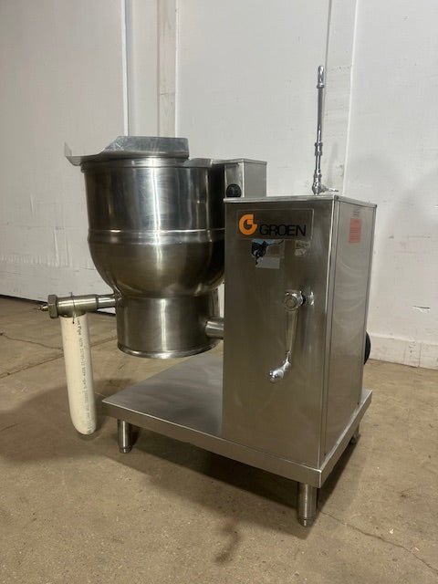 "GROEN DEE/4 - 20"&nbsp; ELECTRIC 20 gallons MANUAL TILT STEAM KETTLE ON STAND,208V 3PH - Second Life - Equipment - collection_name