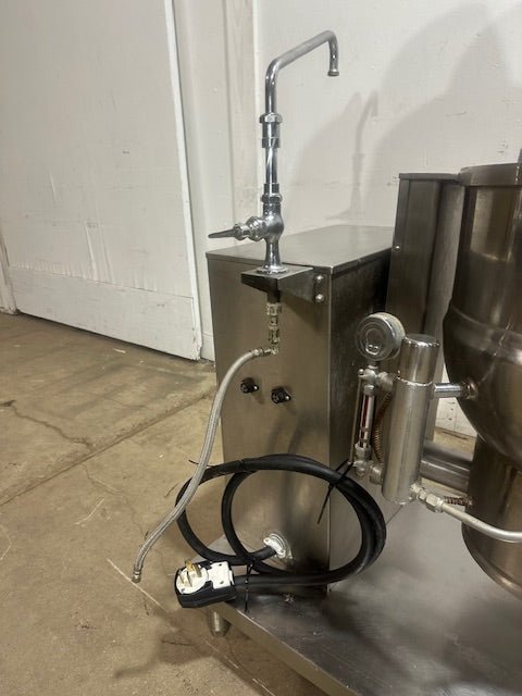 "GROEN DEE/4 - 20"&nbsp; ELECTRIC 20 gallons MANUAL TILT STEAM KETTLE ON STAND,208V 3PH - Second Life - Equipment - collection_name