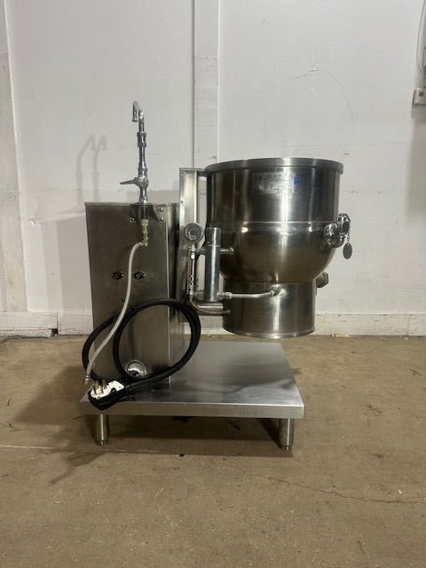 "GROEN DEE/4 - 20"&nbsp; ELECTRIC 20 gallons MANUAL TILT STEAM KETTLE ON STAND,208V 3PH - Second Life - Equipment - collection_name