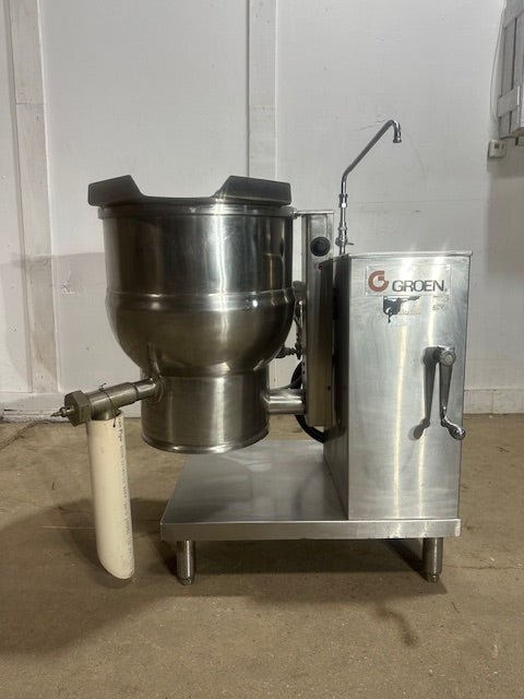 "GROEN DEE/4 - 20"&nbsp; ELECTRIC 20 gallons MANUAL TILT STEAM KETTLE ON STAND,208V 3PH - Second Life - Equipment - collection_name