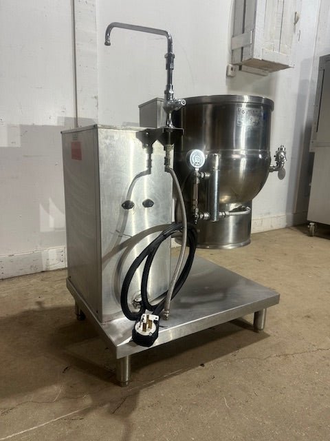 "GROEN DEE/4 - 20"&nbsp; ELECTRIC 20 gallons MANUAL TILT STEAM KETTLE ON STAND,208V 3PH - Second Life - Equipment - collection_name