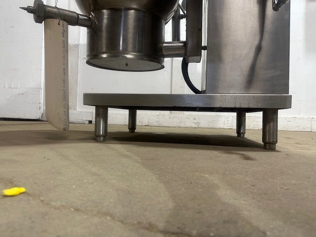 "GROEN DEE/4 - 20"&nbsp; ELECTRIC 20 gallons MANUAL TILT STEAM KETTLE ON STAND,208V 3PH - Second Life - Equipment - collection_name