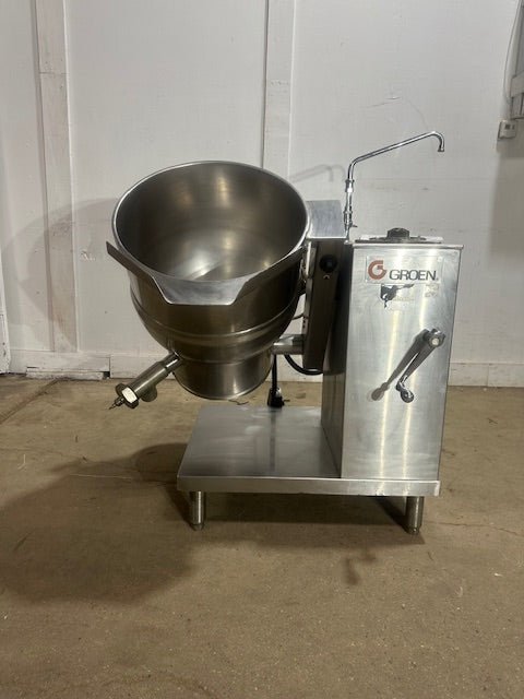 "GROEN DEE/4 - 20"&nbsp; ELECTRIC 20 gallons MANUAL TILT STEAM KETTLE ON STAND,208V 3PH - Second Life - Equipment - collection_name