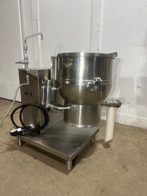 "GROEN DEE/4 - 20"&nbsp; ELECTRIC 20 gallons MANUAL TILT STEAM KETTLE ON STAND,208V 3PH - Second Life - Equipment - collection_name