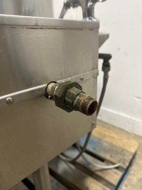 GROEN DLT - 40 DIRECT STEAM 40 GALLON MANUAL TILT STEAM KETTLE w/ ATTACHED HOT/COLD FAUCET - Second Life - Equipment - collection_name