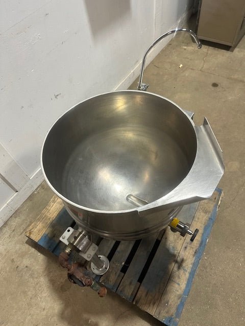 GROEN DLT - 40 DIRECT STEAM 40 GALLON MANUAL TILT STEAM KETTLE w/ ATTACHED HOT/COLD FAUCET - Second Life - Equipment - collection_name