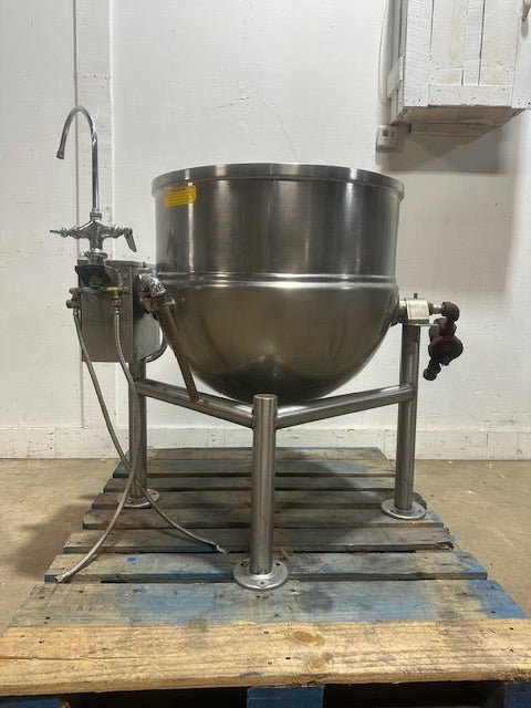 GROEN DLT - 40 DIRECT STEAM 40 GALLON MANUAL TILT STEAM KETTLE w/ ATTACHED HOT/COLD FAUCET - Second Life - Equipment - collection_name