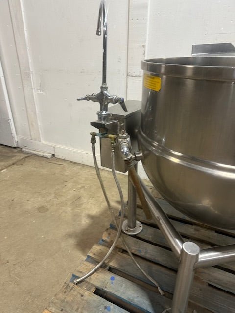 GROEN DLT - 40 DIRECT STEAM 40 GALLON MANUAL TILT STEAM KETTLE w/ ATTACHED HOT/COLD FAUCET - Second Life - Equipment - collection_name