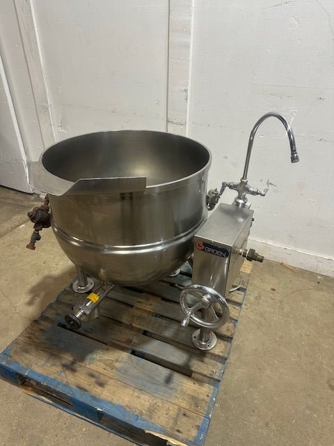 GROEN DLT - 40 DIRECT STEAM 40 GALLON MANUAL TILT STEAM KETTLE w/ ATTACHED HOT/COLD FAUCET - Second Life - Equipment - collection_name