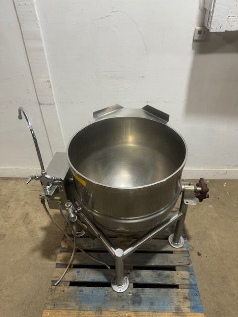 GROEN DLT - 40 DIRECT STEAM 40 GALLON MANUAL TILT STEAM KETTLE w/ ATTACHED HOT/COLD FAUCET - Second Life - Equipment - collection_name