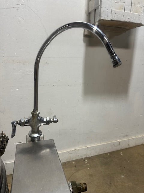 GROEN DLT - 40 DIRECT STEAM 40 GALLON MANUAL TILT STEAM KETTLE w/ ATTACHED HOT/COLD FAUCET - Second Life - Equipment - collection_name