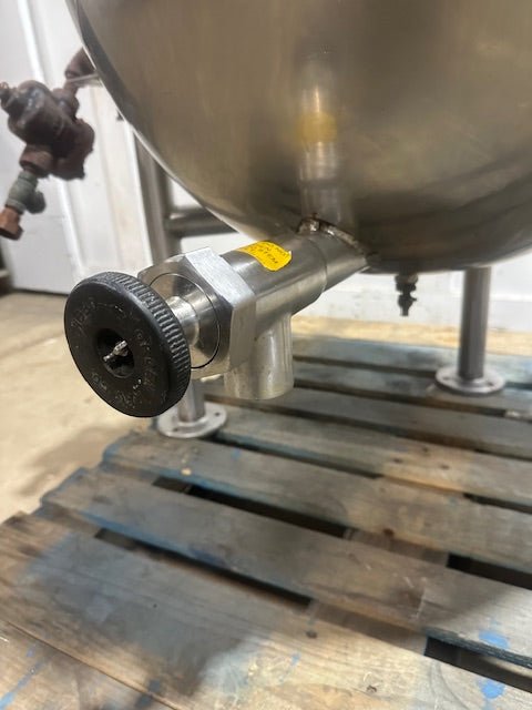 GROEN DLT - 40 DIRECT STEAM 40 GALLON MANUAL TILT STEAM KETTLE w/ ATTACHED HOT/COLD FAUCET - Second Life - Equipment - collection_name