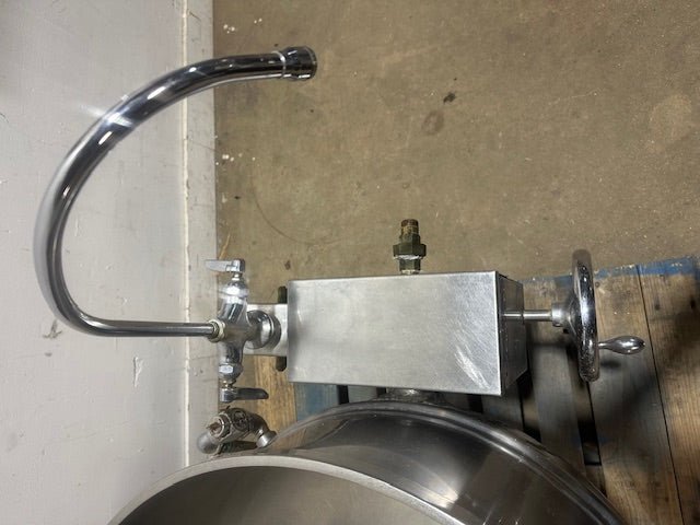 GROEN DLT - 40 DIRECT STEAM 40 GALLON MANUAL TILT STEAM KETTLE w/ ATTACHED HOT/COLD FAUCET - Second Life - Equipment - collection_name