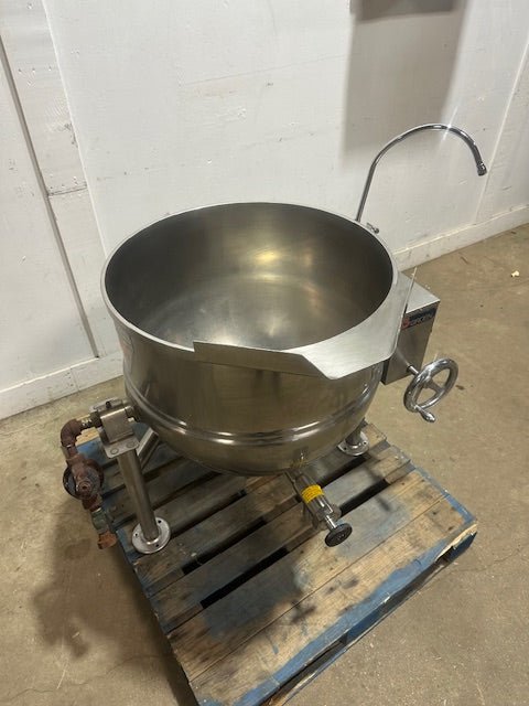 GROEN DLT - 40 DIRECT STEAM 40 GALLON MANUAL TILT STEAM KETTLE w/ ATTACHED HOT/COLD FAUCET - Second Life - Equipment - collection_name