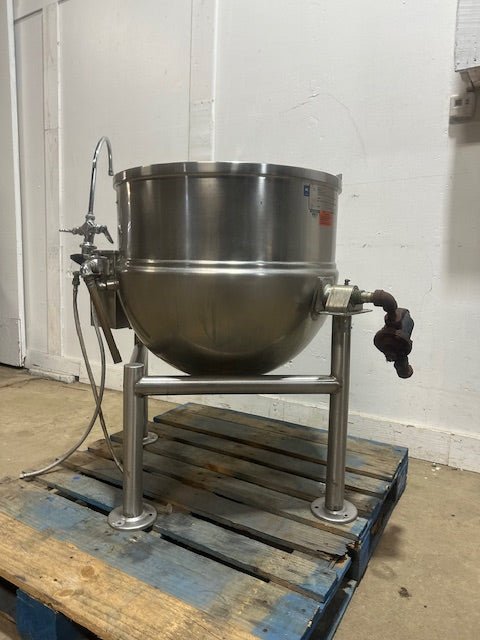 GROEN DLT - 40 DIRECT STEAM 40 GALLON MANUAL TILT STEAM KETTLE w/ ATTACHED HOT/COLD FAUCET - Second Life - Equipment - collection_name