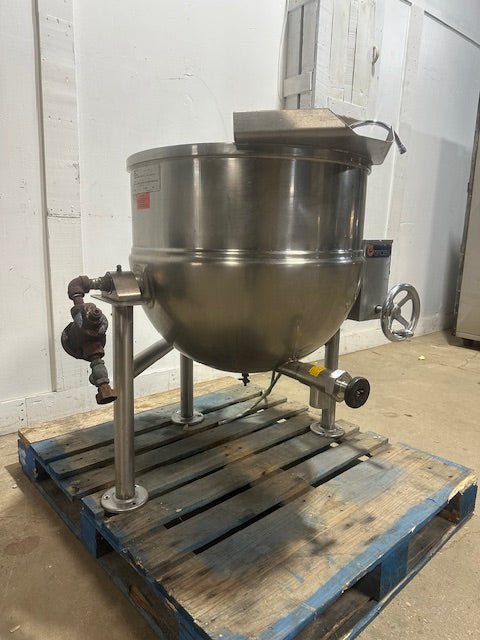 GROEN DLT - 40 DIRECT STEAM 40 GALLON MANUAL TILT STEAM KETTLE w/ ATTACHED HOT/COLD FAUCET - Second Life - Equipment - collection_name