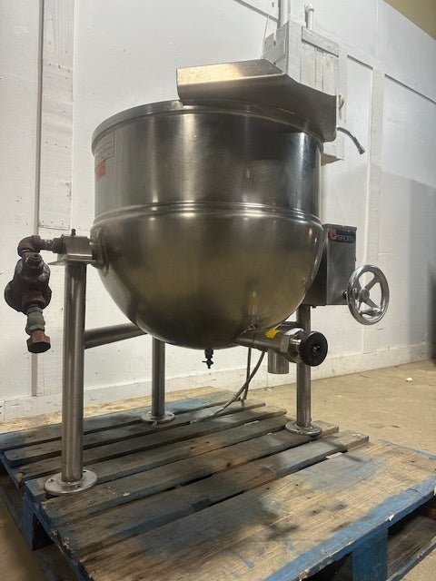 GROEN DLT - 40 DIRECT STEAM 40 GALLON MANUAL TILT STEAM KETTLE w/ ATTACHED HOT/COLD FAUCET - Second Life - Equipment - collection_name