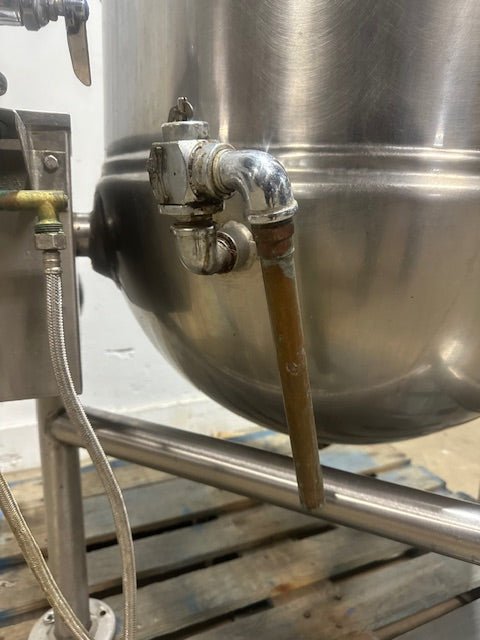 GROEN DLT - 40 DIRECT STEAM 40 GALLON MANUAL TILT STEAM KETTLE w/ ATTACHED HOT/COLD FAUCET - Second Life - Equipment - collection_name