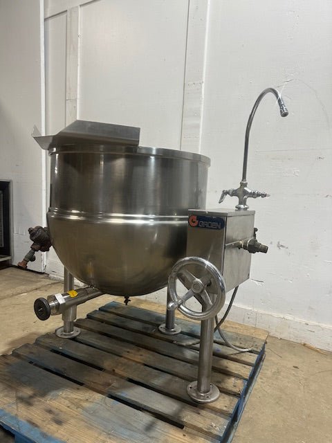 GROEN DLT - 40 DIRECT STEAM 40 GALLON MANUAL TILT STEAM KETTLE w/ ATTACHED HOT/COLD FAUCET - Second Life - Equipment - collection_name