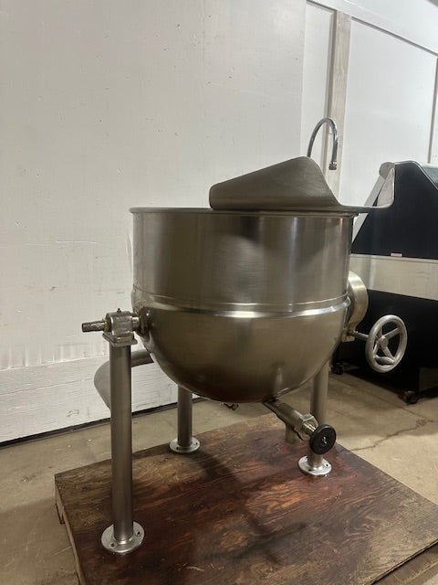 "GROEN DT 40 SP" H.D COMMERCIAL 40 GALLONS STEAM JACKETED DIRECT STEAM KETTLE - Second Life - Equipment - collection_name