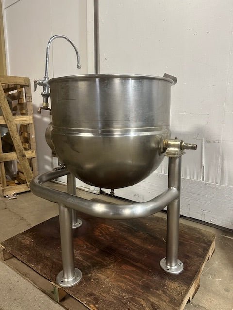 "GROEN DT 40 SP" H.D COMMERCIAL 40 GALLONS STEAM JACKETED DIRECT STEAM KETTLE - Second Life - Equipment - collection_name