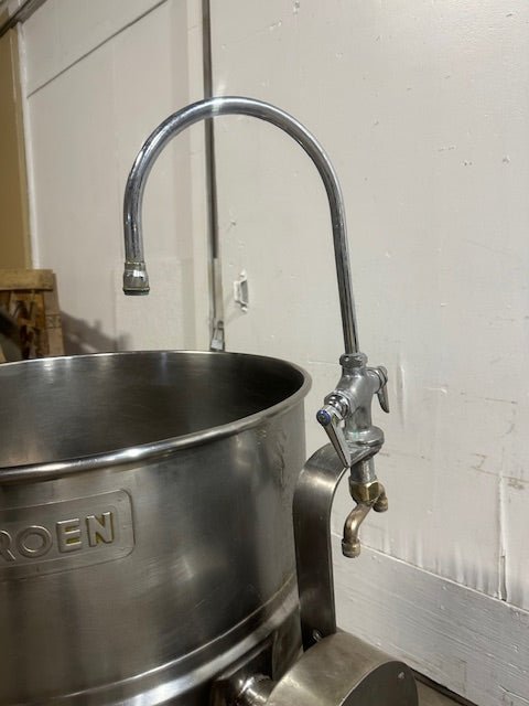 "GROEN DT 40 SP" H.D COMMERCIAL 40 GALLONS STEAM JACKETED DIRECT STEAM KETTLE - Second Life - Equipment - collection_name