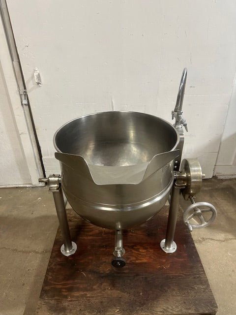 "GROEN DT 40 SP" H.D COMMERCIAL 40 GALLONS STEAM JACKETED DIRECT STEAM KETTLE - Second Life - Equipment - collection_name