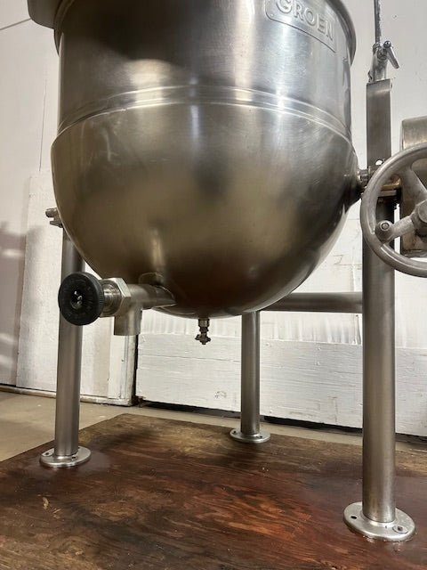 "GROEN DT 40 SP" H.D COMMERCIAL 40 GALLONS STEAM JACKETED DIRECT STEAM KETTLE - Second Life - Equipment - collection_name