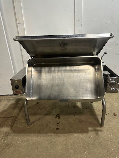 "GROEN FPC - 4" ELECTRIC 3 PHASE 40 GAL MANUAL TILTING SKILLET BRAISING PAN, 208V - Second Life - Equipment - collection_name
