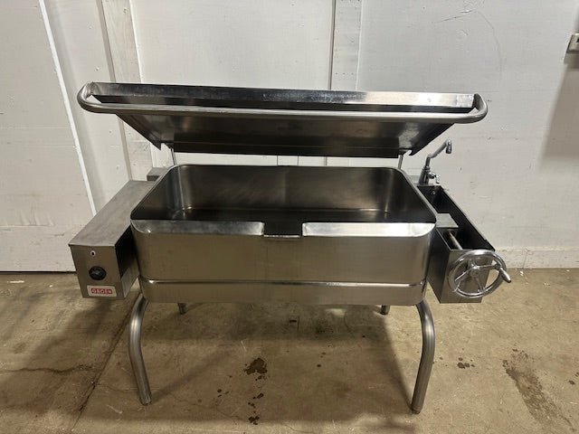 "GROEN FPC - 4" ELECTRIC 3 PHASE 40 GAL MANUAL TILTING SKILLET BRAISING PAN, 208V - Second Life - Equipment - collection_name