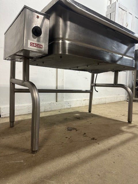 "GROEN FPC - 4" ELECTRIC 3 PHASE 40 GAL MANUAL TILTING SKILLET BRAISING PAN, 208V - Second Life - Equipment - collection_name