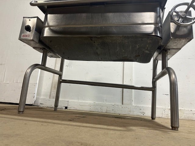 "GROEN FPC - 4" ELECTRIC 3 PHASE 40 GAL MANUAL TILTING SKILLET BRAISING PAN, 208V - Second Life - Equipment - collection_name