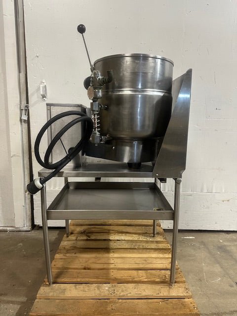 "GROEN TBD/4 - 40" ELECTRIC JACKETED ALL IN ONE 40 QUART STEAM KETTLE MANUAL TILT - Second Life - Equipment - collection_name
