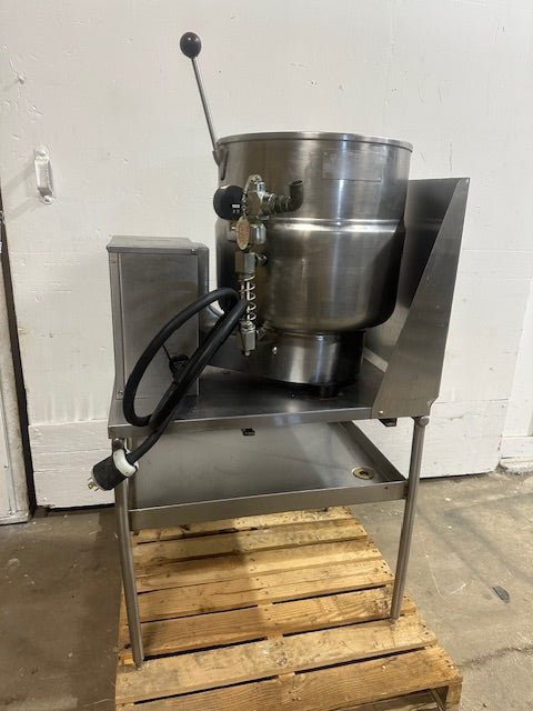 "GROEN TBD/4 - 40" ELECTRIC JACKETED ALL IN ONE 40 QUART STEAM KETTLE MANUAL TILT - Second Life - Equipment - collection_name