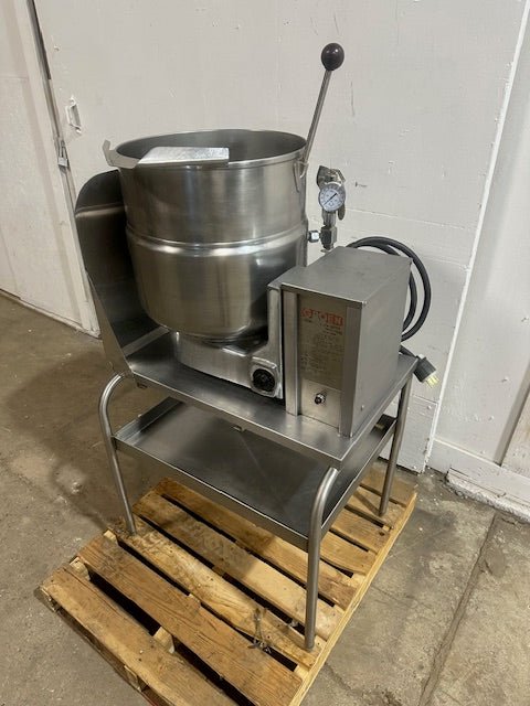 "GROEN TBD/4 - 40" ELECTRIC JACKETED ALL IN ONE 40 QUART STEAM KETTLE MANUAL TILT - Second Life - Equipment - collection_name