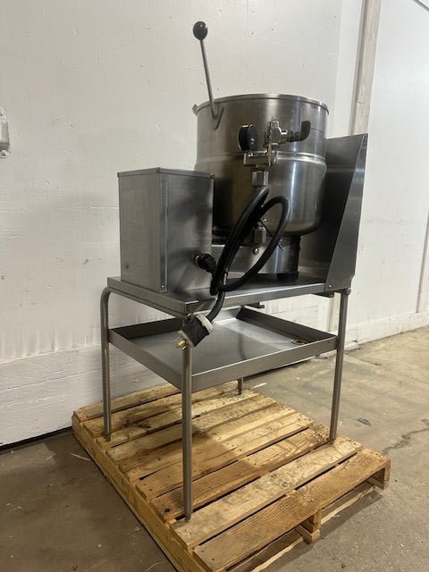 "GROEN TBD/4 - 40" ELECTRIC JACKETED ALL IN ONE 40 QUART STEAM KETTLE MANUAL TILT - Second Life - Equipment - collection_name