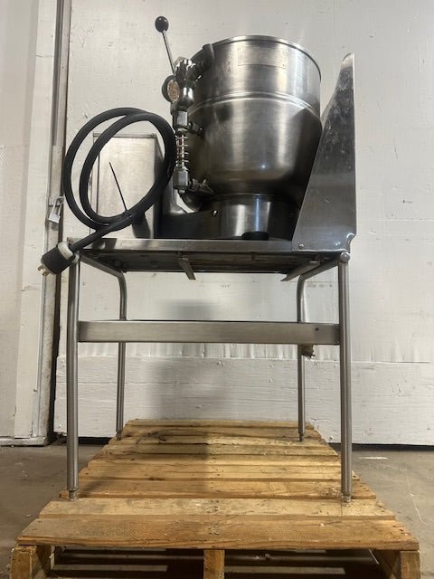 "GROEN TBD/4 - 40" ELECTRIC JACKETED ALL IN ONE 40 QUART STEAM KETTLE MANUAL TILT - Second Life - Equipment - collection_name