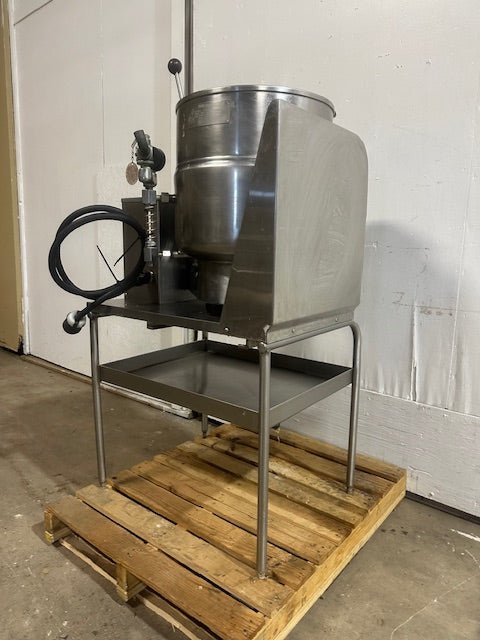 "GROEN TBD/4 - 40" ELECTRIC JACKETED ALL IN ONE 40 QUART STEAM KETTLE MANUAL TILT - Second Life - Equipment - collection_name