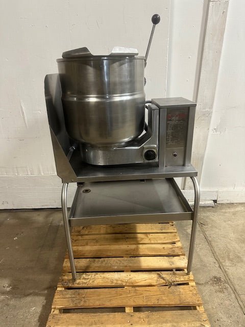 "GROEN TBD/4 - 40" ELECTRIC JACKETED ALL IN ONE 40 QUART STEAM KETTLE MANUAL TILT - Second Life - Equipment - collection_name